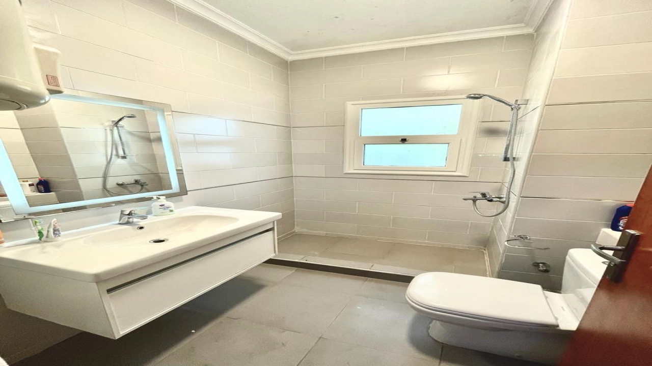 شاليه مميز للبيع في امواج الساحل الشمالي 3 غرف