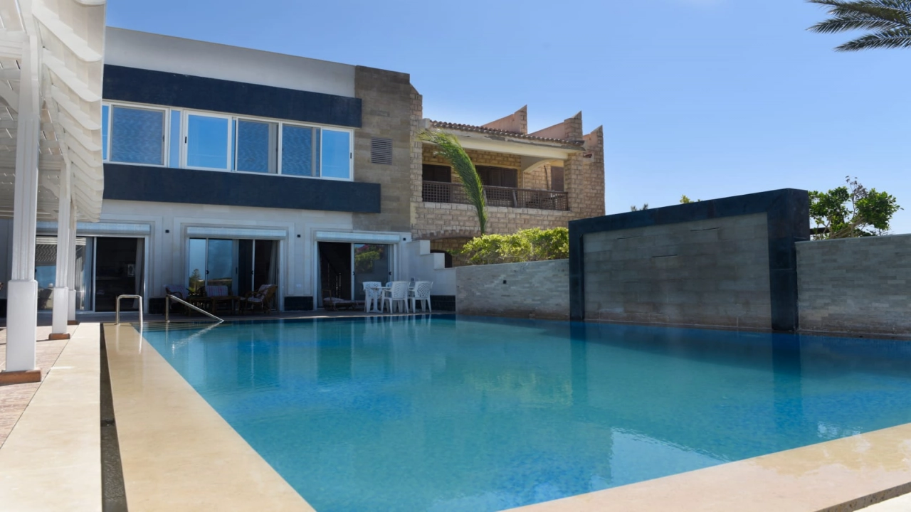 فيلا للايجارفى مارينا 2(الساحل الشمالى)