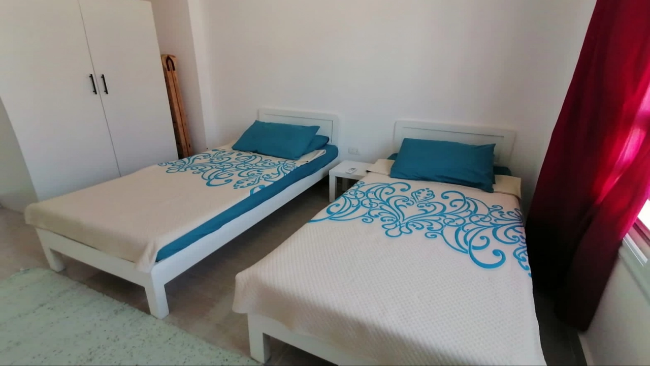 شاليه للايجار ارضي بجنينه في قرية بلومار السخنه