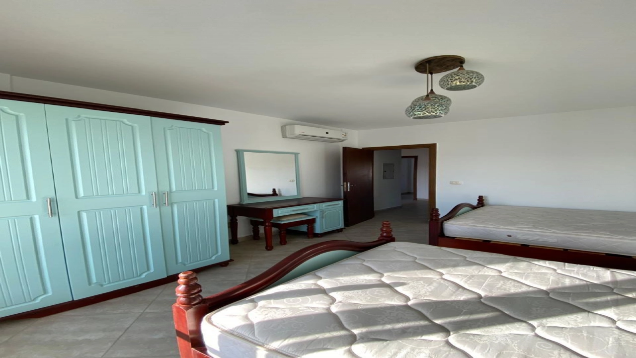 توين هاوس للايجار في امواج 5غرف