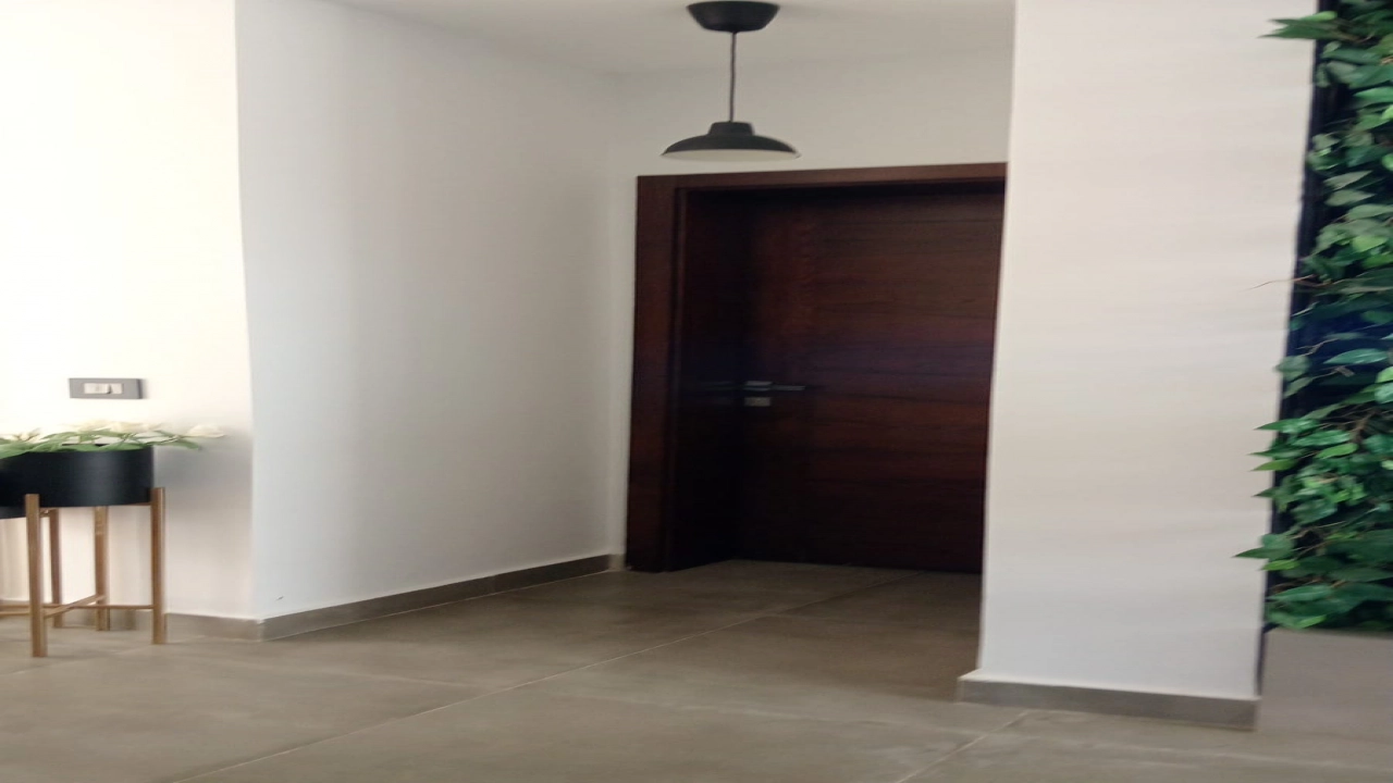 شاليه للايجار بالدور الارضي في سيشيل 4غرف