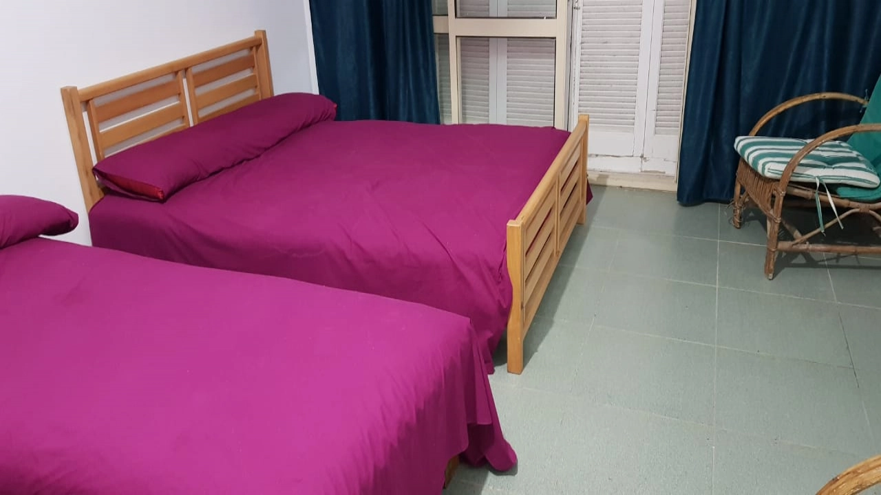 استديو للايجار بالدور الارضي في قريه الزمرده