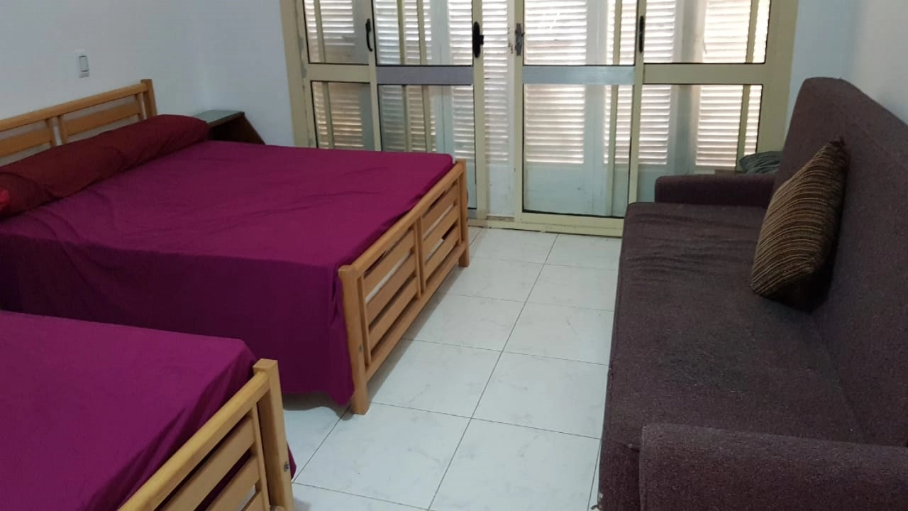 استديو للايجار بالدور الارضي في قريه الزمرده