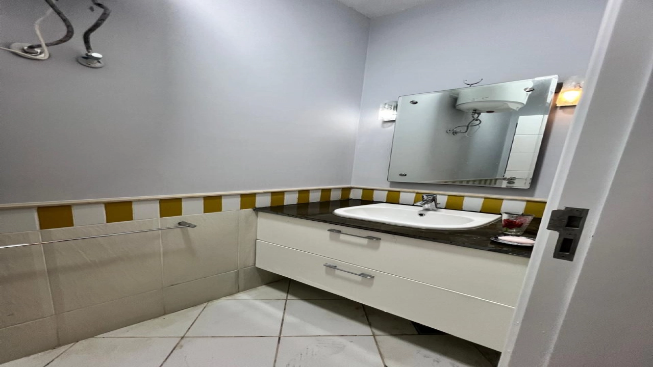 شاليه للايجار في مراسي بلانكا 2 غرفه