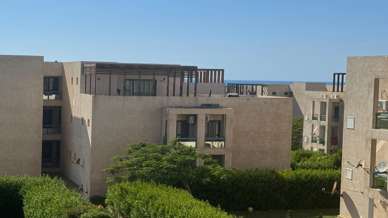 شاليه علوي بروف للبيع في قريه مينا 4 مكون من 3غرف