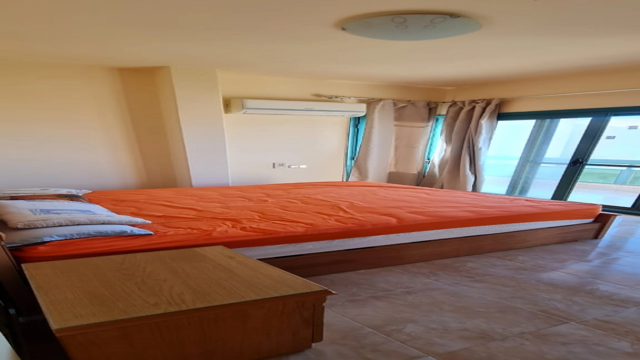 شاليه علوي بروف للبيع في قريه مينا 4 مكون من 3غرف