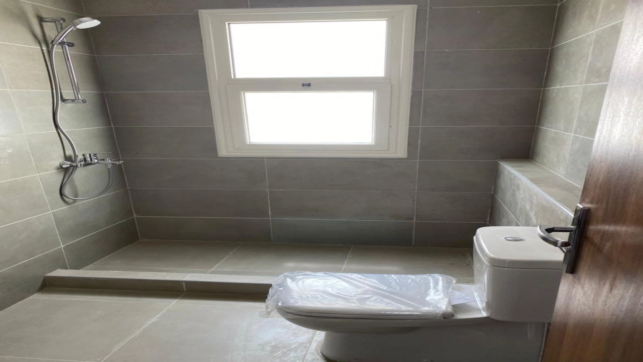 للبيع دوبلكس 3 غرف ارضي واول  قرية أمواج